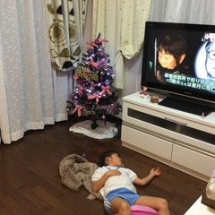 クリスマスツリーと爆睡娘と嫌なニュース